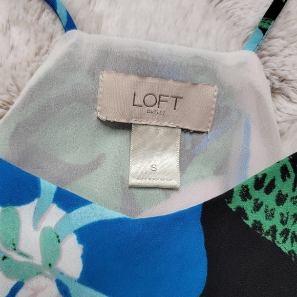 ✨️CL Loft Outlet Geometric Floral Print Sleevless Blouse Size S - Picture 9 of 12